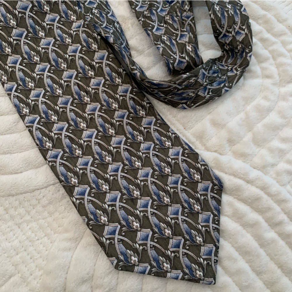 Jimmy V 100% Silk Geometric Patterned Tie Green and Blue